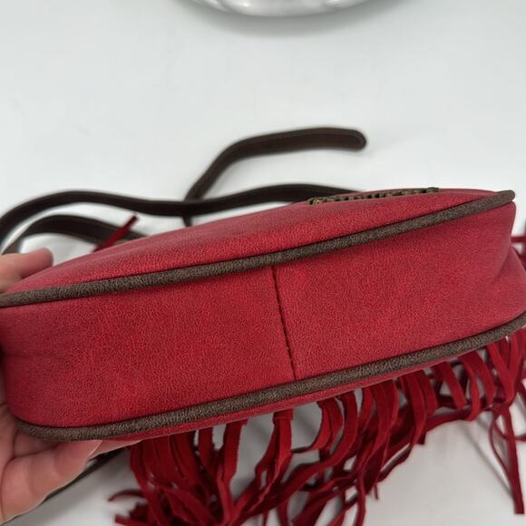 NWOT Wrangler red Embroidered Fringe Crossbody bag - Picture 4 of 7